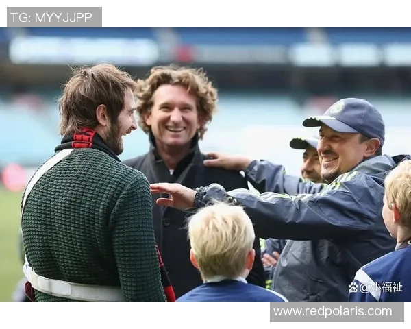 英国足球明星莅临中国展开友谊赛活动引发球迷热烈期待与关注