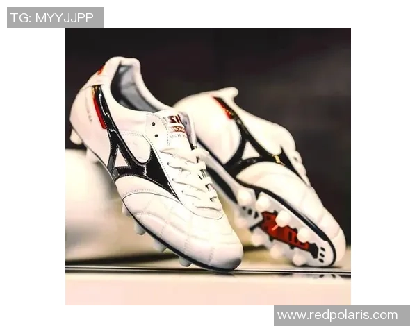 每位足球明星独特风格的足球鞋背后故事与品牌解析